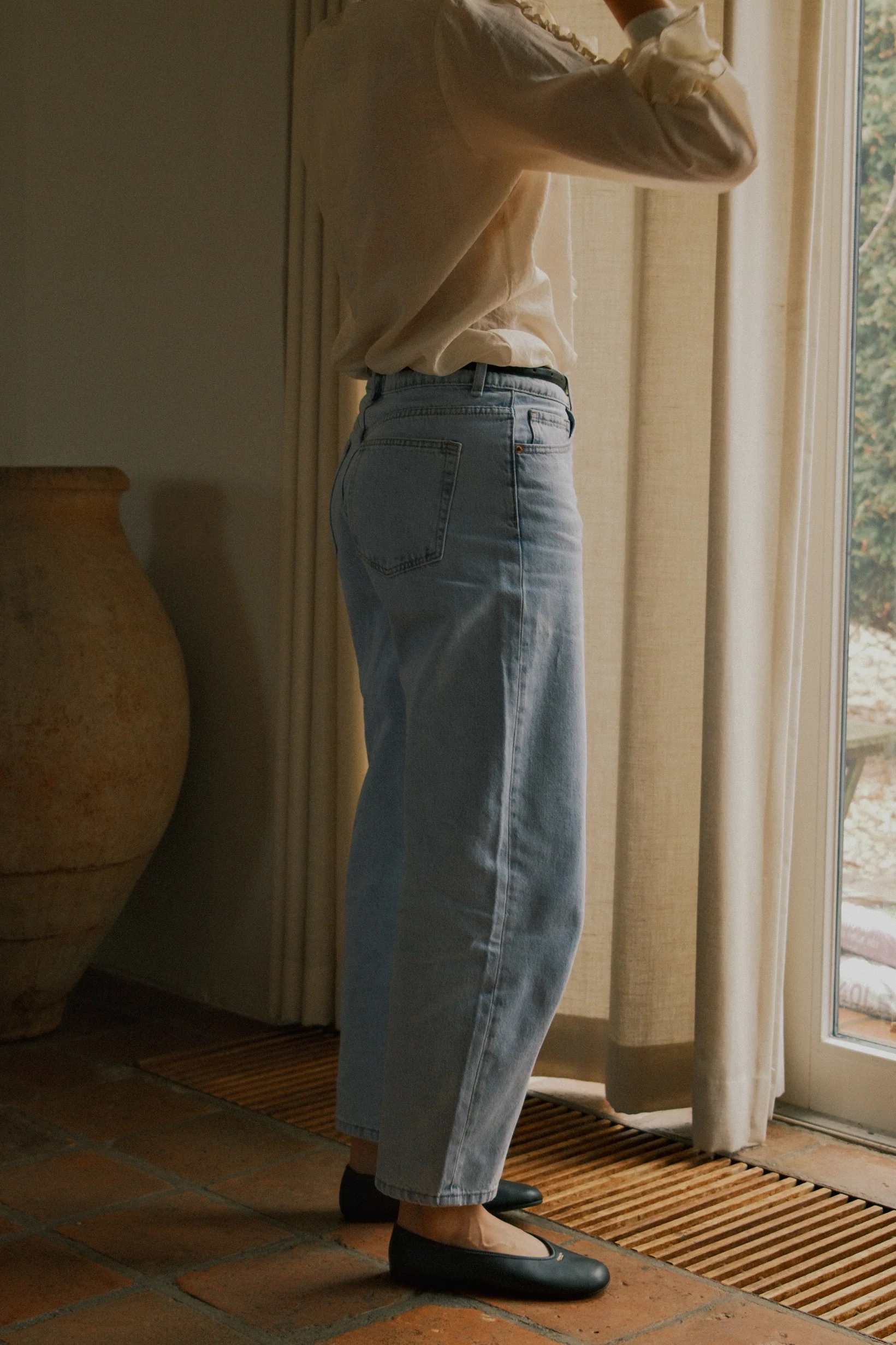 AMÉLIE MID WAIST BARREL JEANS - Image 3