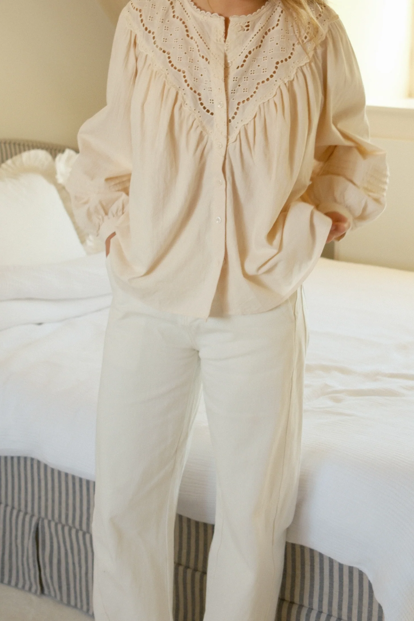 JOLINE BRODERIE BLOUSE ECRU - Image 4