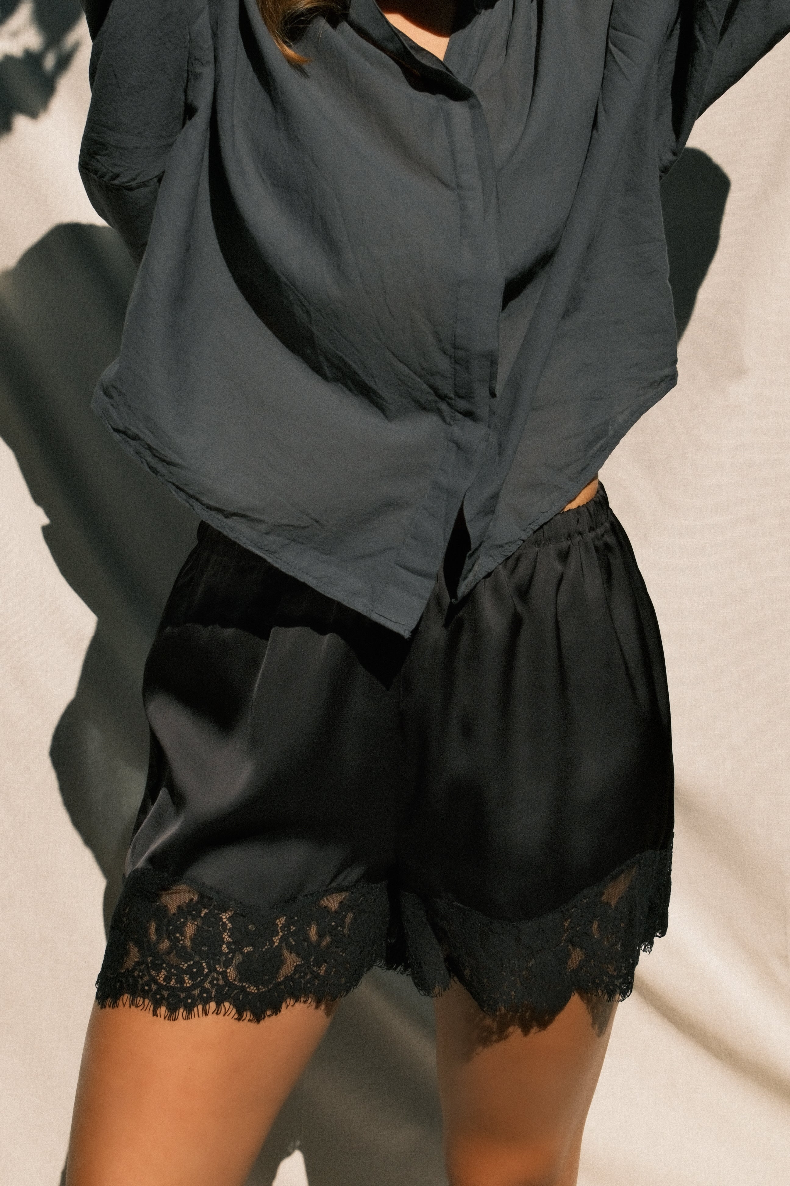 LACE SHORT BLACK - Image 3