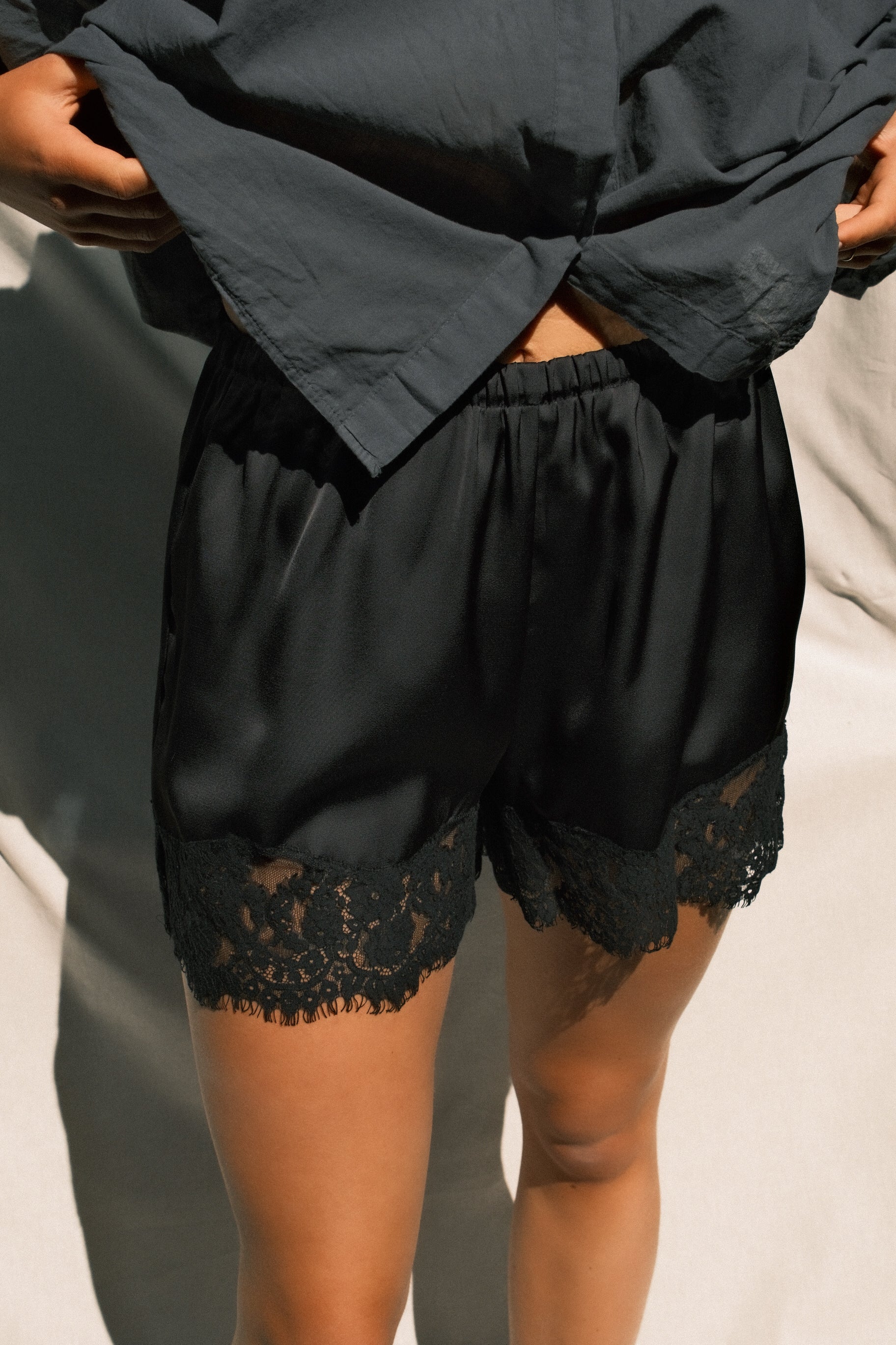 LACE SHORT BLACK - Image 5