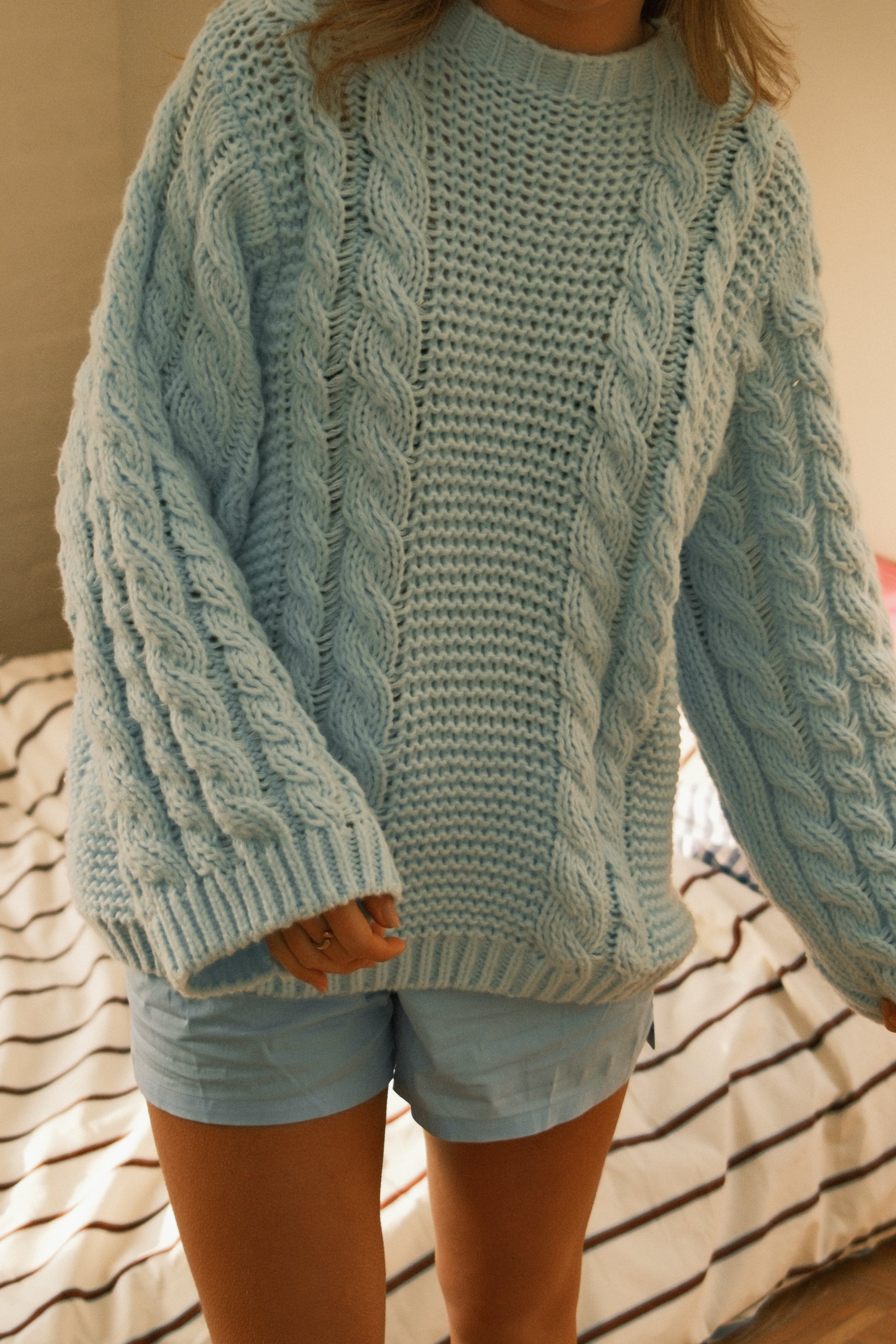 OVERSIZED CHUNKY CABLE KNIT BABY BLUE - Image 3
