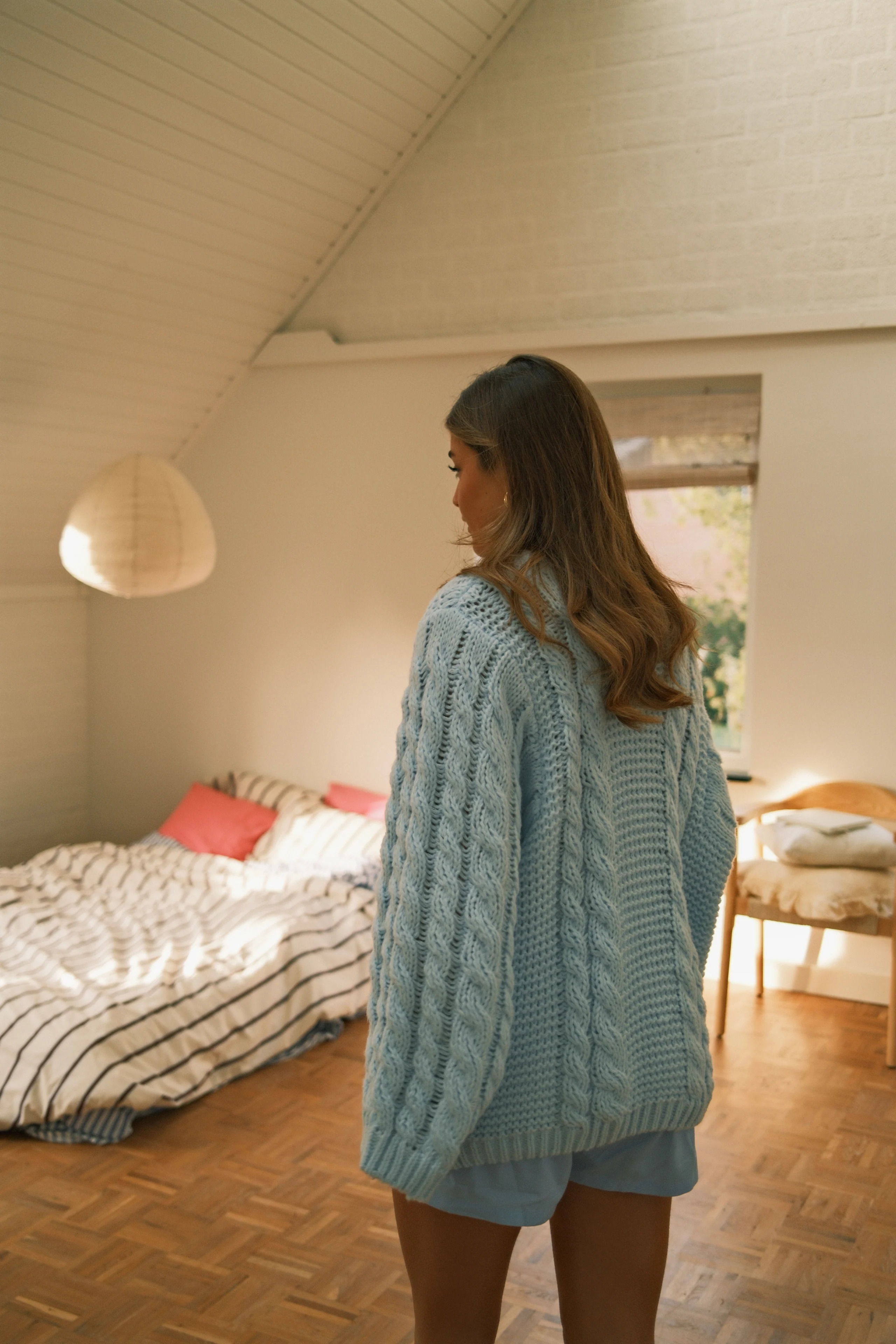 OVERSIZED CHUNKY CABLE KNIT BABY BLUE - Image 5