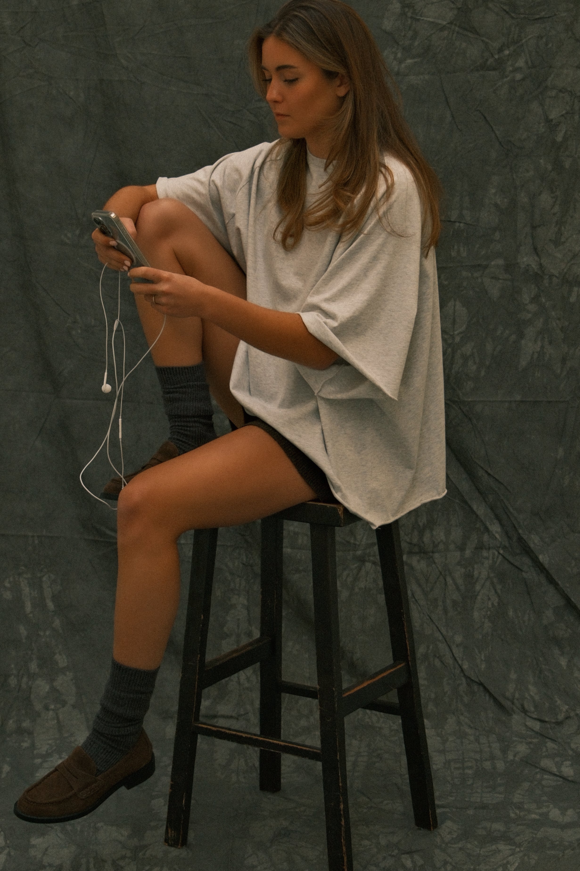OVERSIZED ESSENTIAL TEE GREY - Image 4