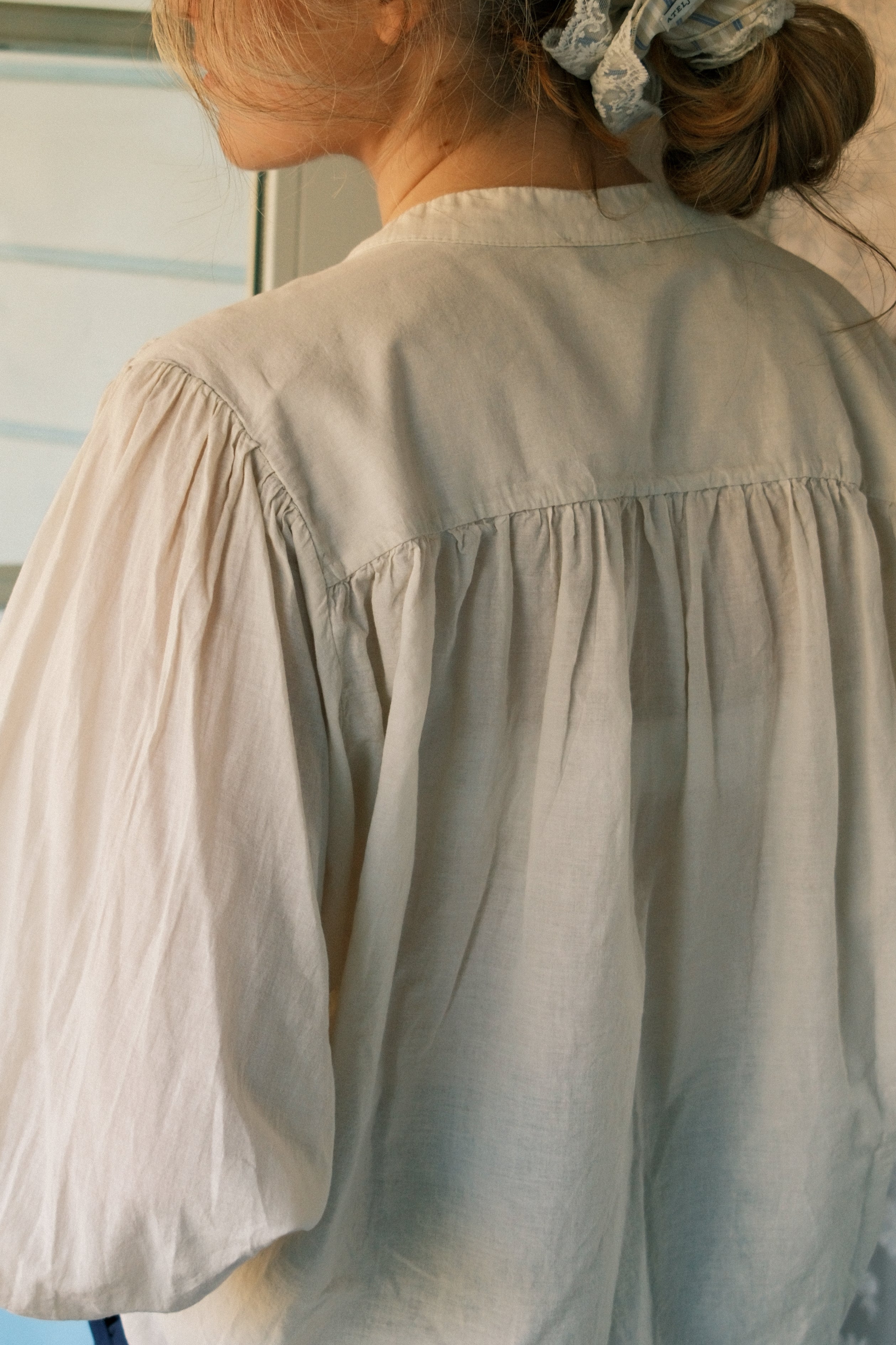 THE NORAH SHIRT BEIGE - Image 7